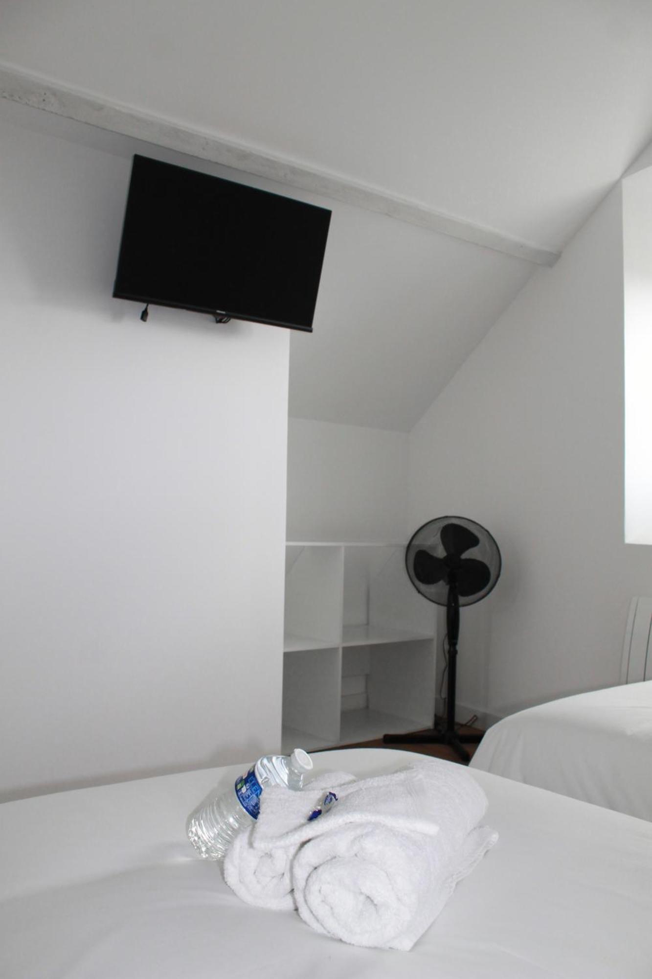 L'Equinoxe - Parking Prive - Zapart'Hotels Malesherbes Экстерьер фото